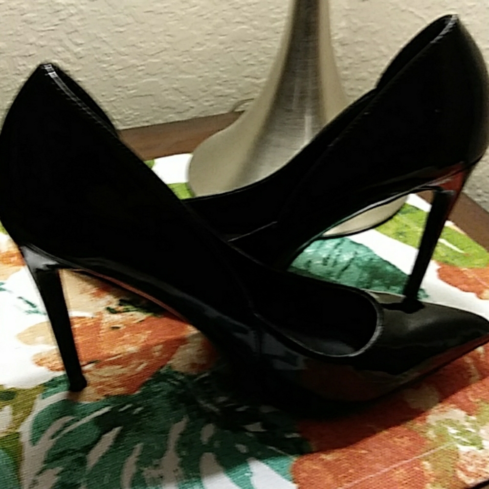 Steve Madden patent leather pumps